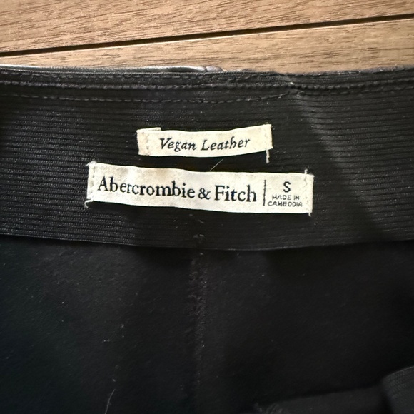 Abercrombie & Fitch Faux Leather High-Rise Leggings/ Pants | Black | Size Small - Picture 6 of 6